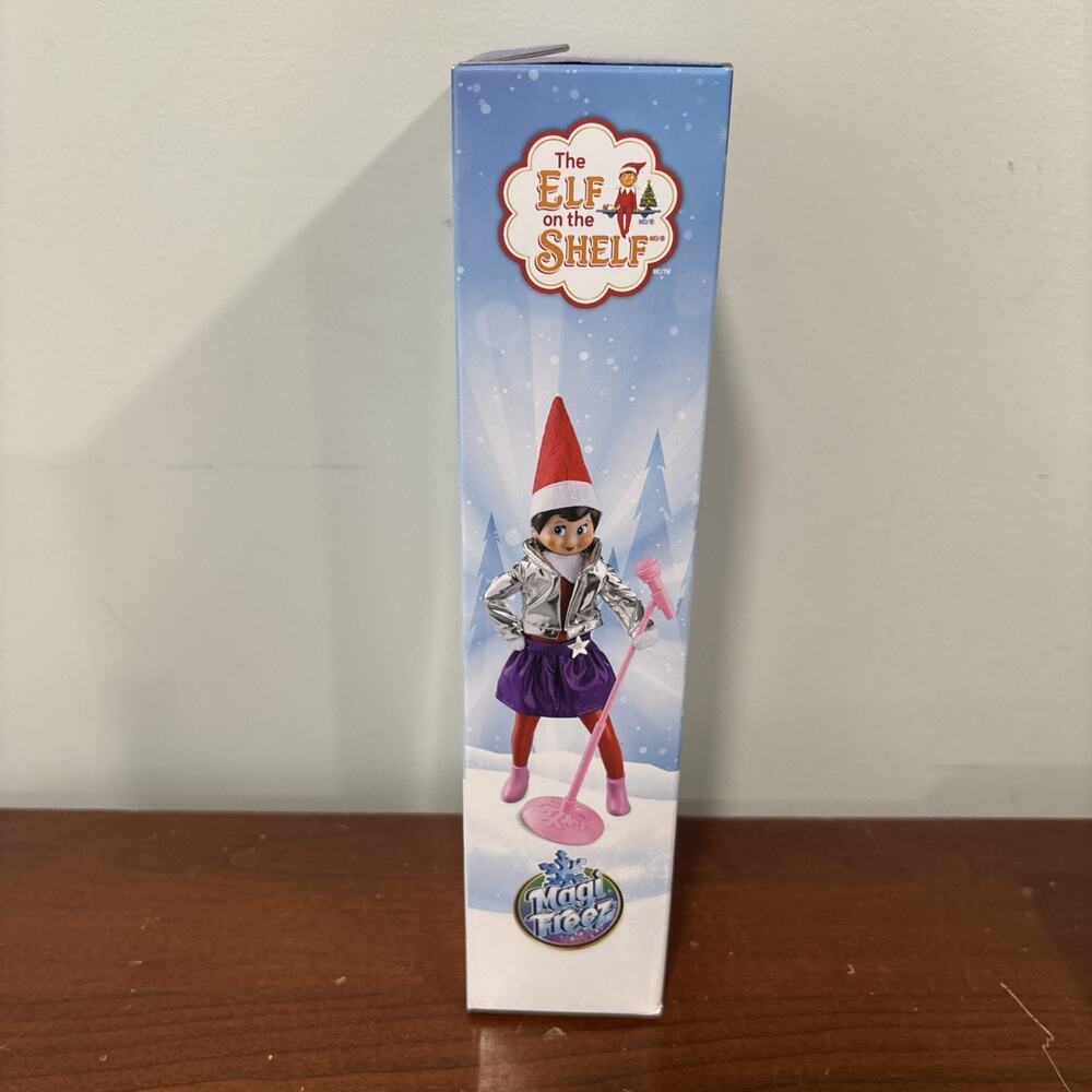 The Elf on the Shelf - MagiFreez: Pop Star Set (Scout Elf Not Included) Stand - Picture 4 of 6